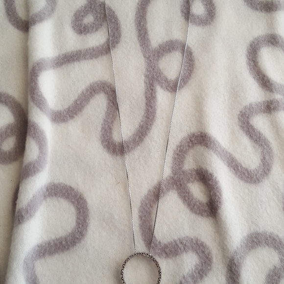 Sterling silver diamond circle pendant necklace - Picture 6 of 6